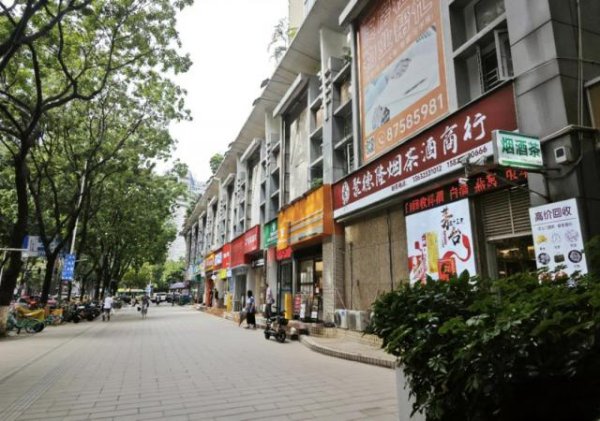 赢盈配资 名酒卖不动，百万烟酒店走在分岔口