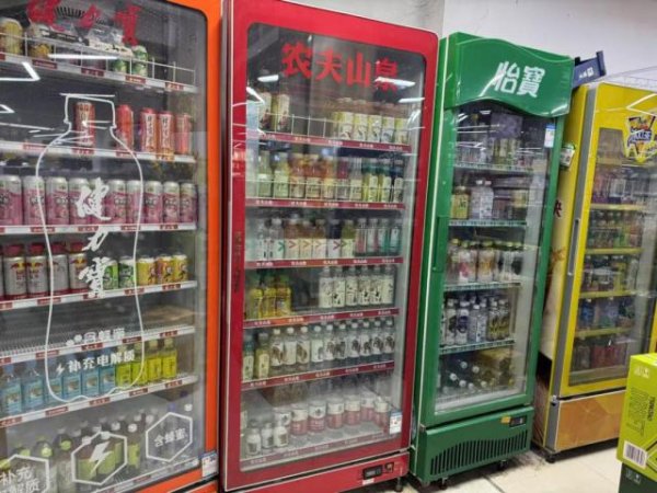 股鑫所 “吸血”的平台和铺不完的冷柜，哪个是今年夏天饮料遇冷的元凶？