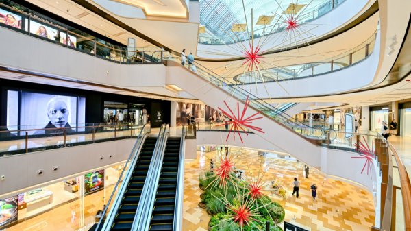 合优投资 申城秋日消费市场活力迸发，艺术与潮流碰撞点亮多元体验